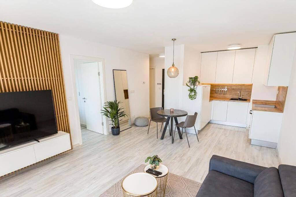 Urban Apartment With Possibility Of Parking Bratislava Exteriör bild
